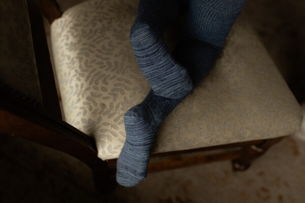 Strumpfhose mit Fuss und Hosenträgern "Footed Cotton Tights - Denim" – Bild 7