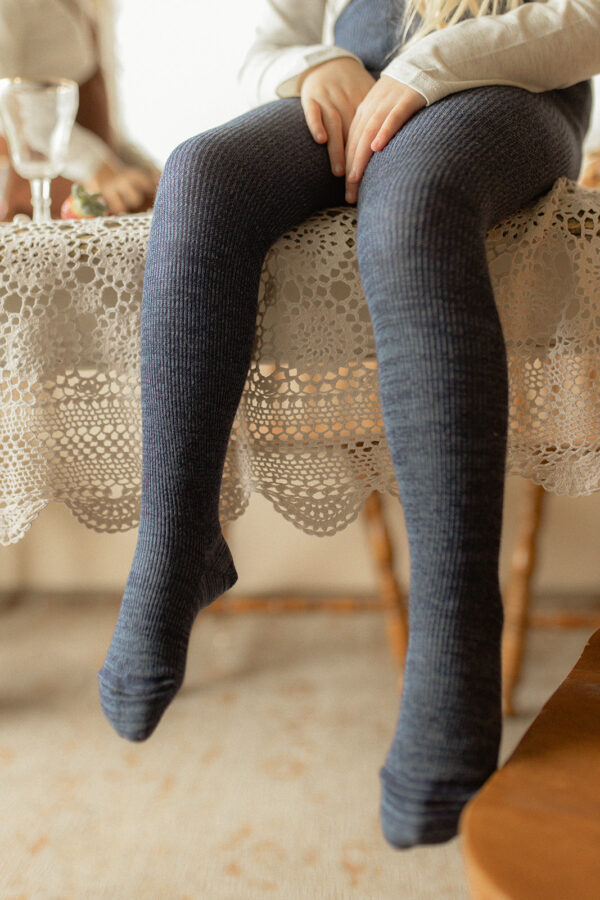 Strumpfhose mit Fuss und Hosenträgern "Footed Cotton Tights - Denim" – Bild 3